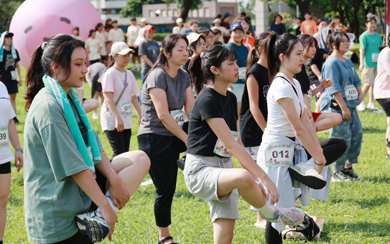 勵馨基金會於9月28日在台中中正公園舉辦了「2024阮卵子運動會：卵の日常戰鬥篇」。活動吸引150多位女孩組隊參加，透過創意運動挑戰展現女性日常面臨的性別議題。