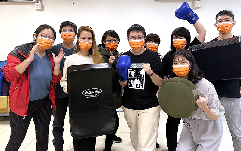 響應國際終止婦女受暴日，以色列駐台辦事處與勵馨合辦防身術工作坊